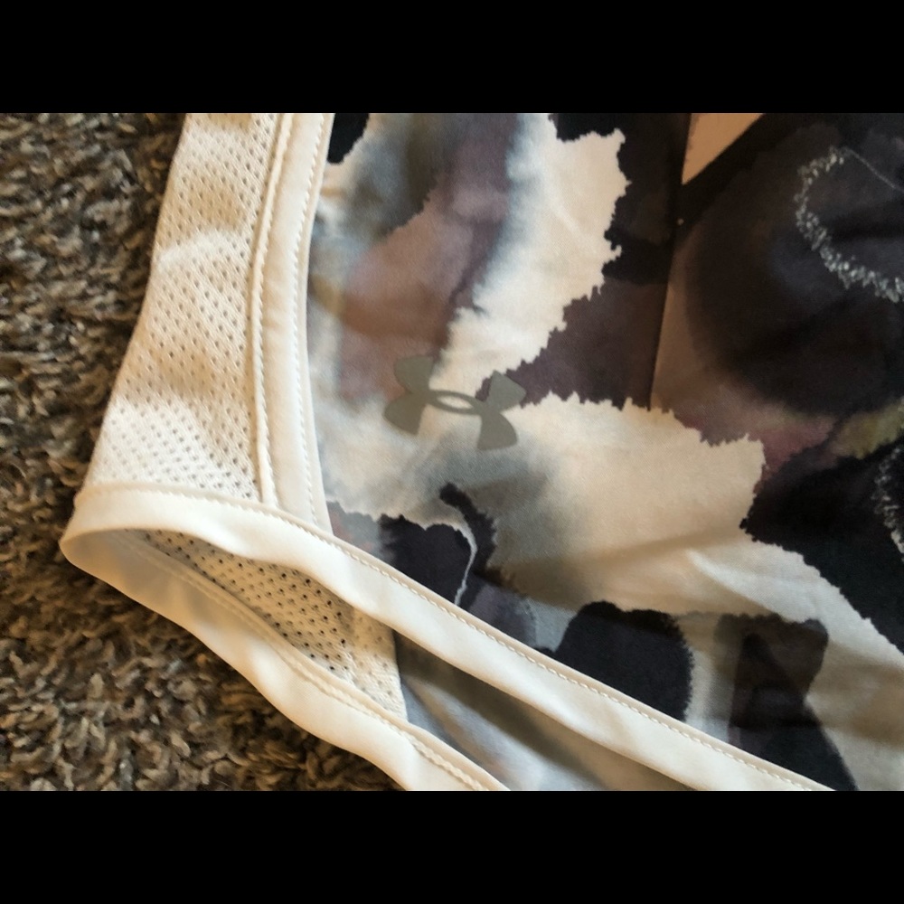 Women’s Under Armour Track Shorts - Picture 2 of 3